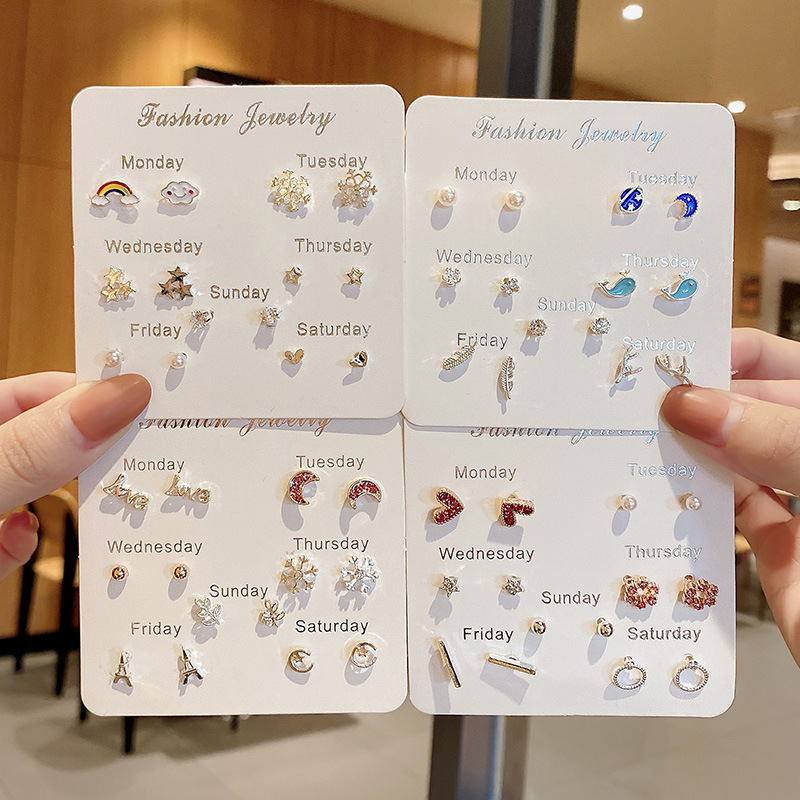 7 Pairs of Earrings for One Week, Cute Korean Style Student Mini Earrings for Women, Simple, Fashionable and Versatile Set Combination New Style