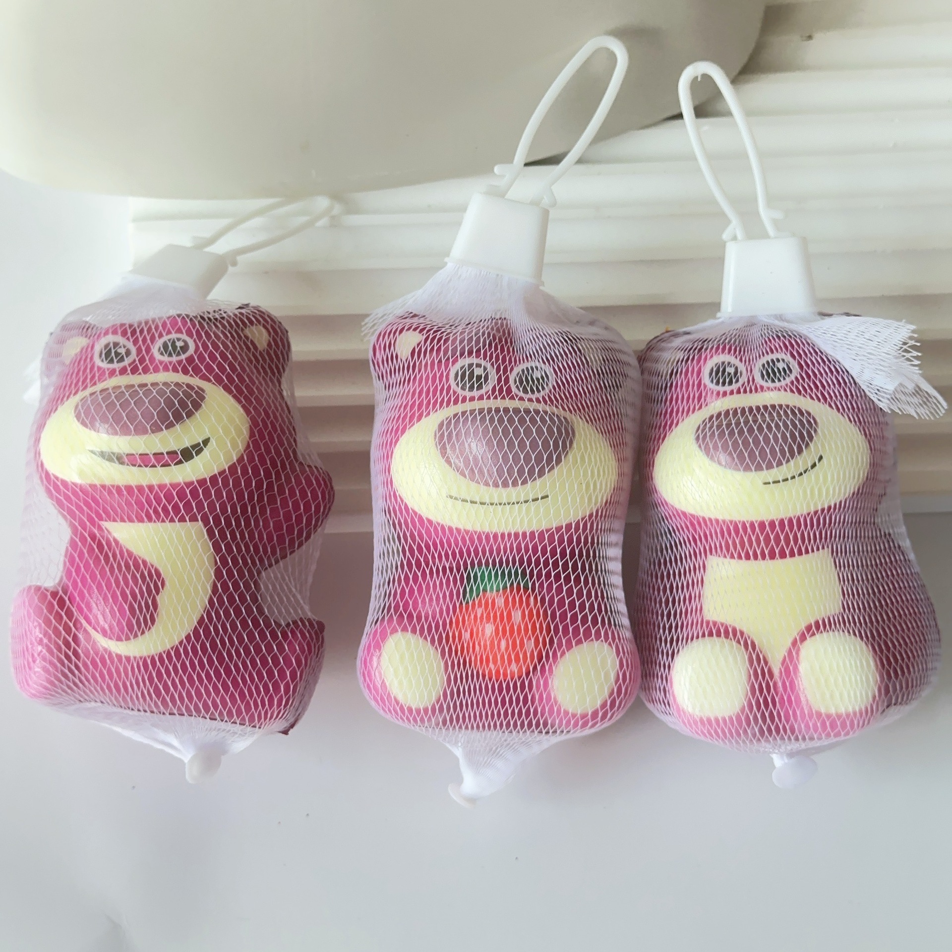 Bolsa de malla de rebote lento Lomi juguete antiestrés blandito lindo popular figura de dibujos animados muñeca hecha a mano.