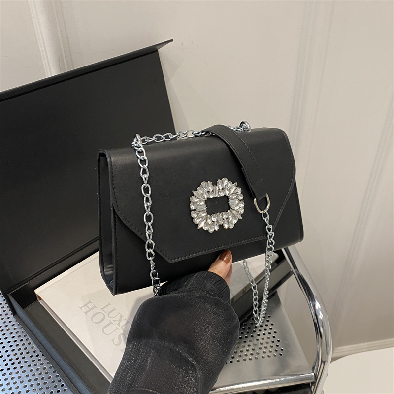 2024 invierno nuevo bolso de cadenas de diamantes retrógrado exquisito vestido plano para la cena pequeña bolsa cuadrada para mujeres