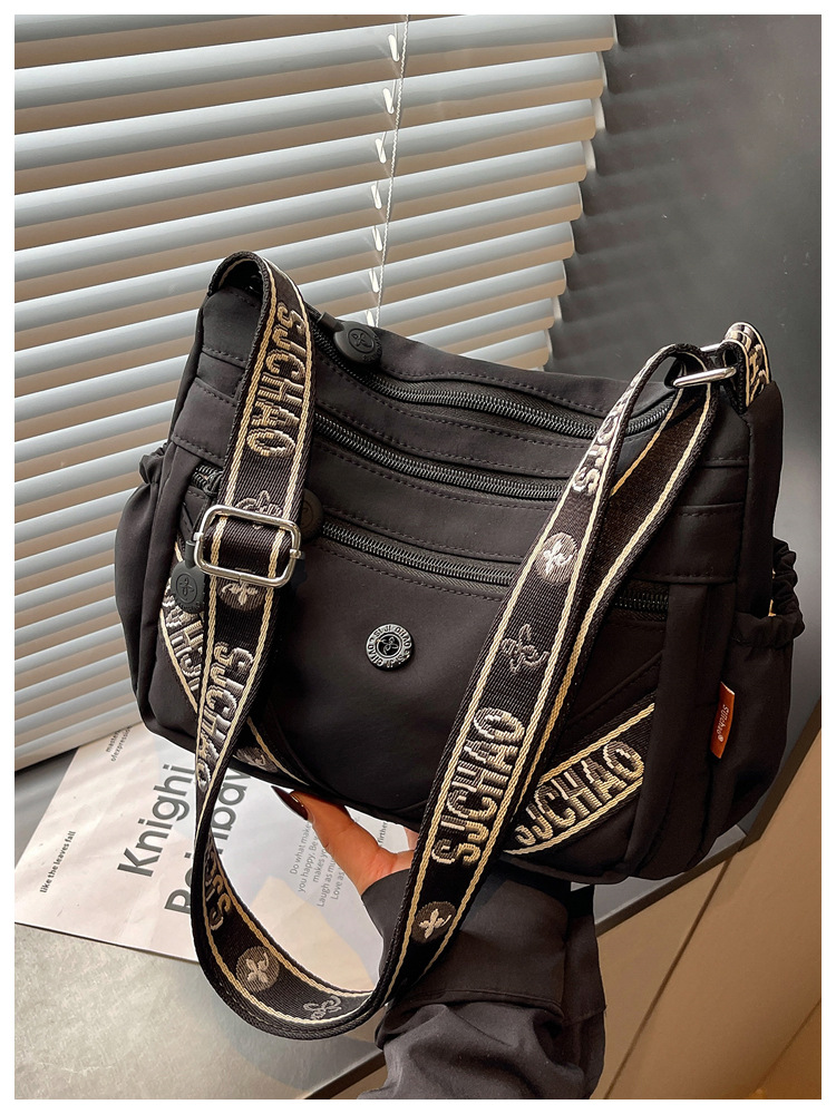 Bolsa de tela de nylon de gran capacidad de flujo para mujeres 2026 nuevo tipo de bolso de hombro ligero y simple de viaje a la oficina bolsa de ocio