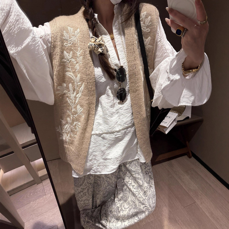 Wool Fancy Yarn Embroidered Texture Vest Loose V Neck Knitted Sleeveless Cardigan Top Spring and Autum Women's Vest