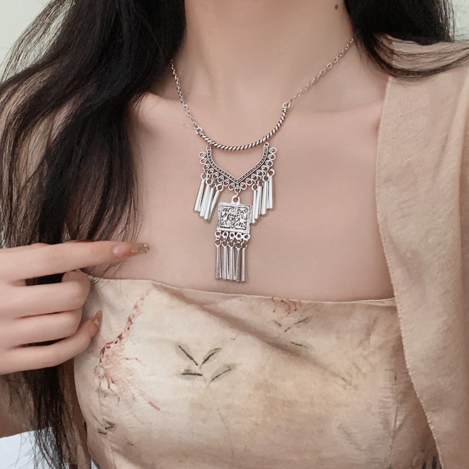 民族风雕花流苏项链女复古仿苗锁骨链小众设计感特色旅游拍照饰品
