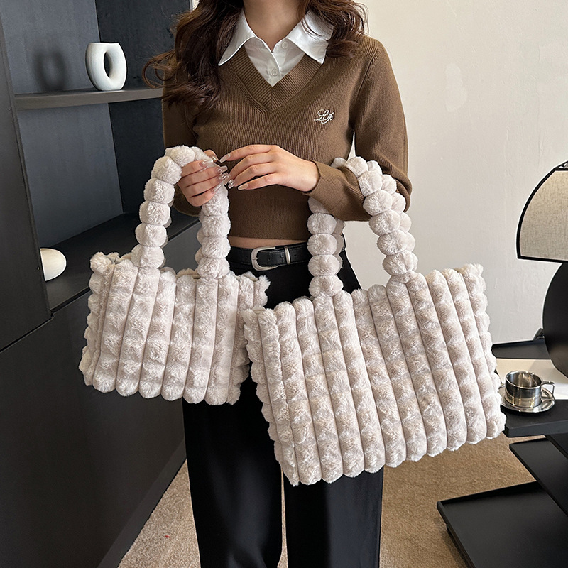 Winter fresh fashionable one-shoulder bag with diamond pattern