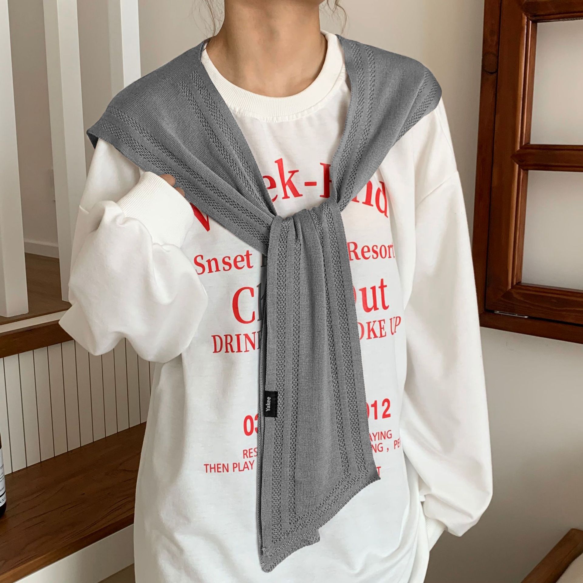 Sopa de punto de alta sensación coreana de primavera y otoño para proteger el cuello puede hacer bufandas con camisa con un pequeño hombro