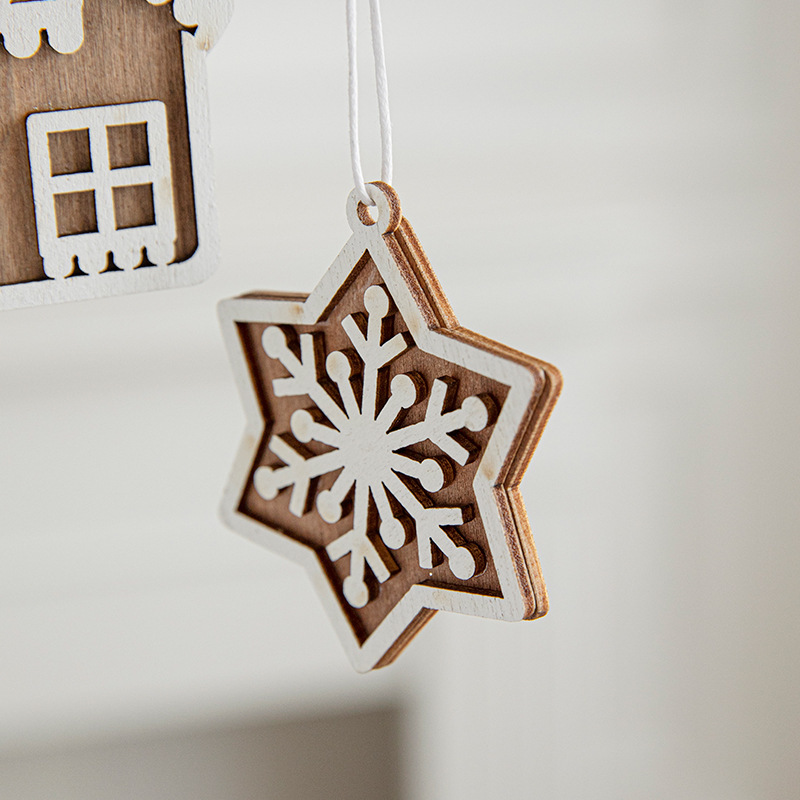 クリスマスの新しいdiyショーウインドーはクリスマスの装飾品を飾っています。|undefined