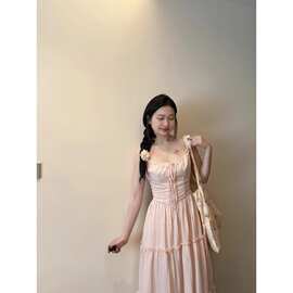 纯欲风木耳边拼接小众吊带连衣裙女2025夏季单排扣修身显瘦A字裙