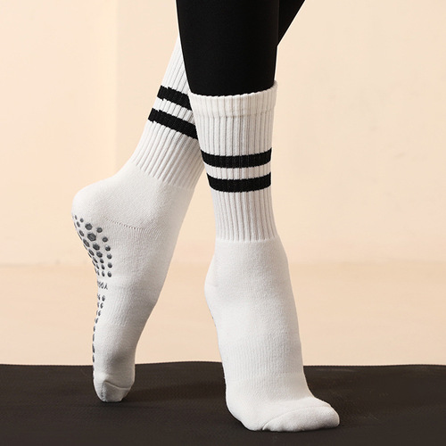 New anti-slip crew yoga socks for professional women, thick exercise fitness socks with terry sole, shock absorption, Pilates socks made of cotton