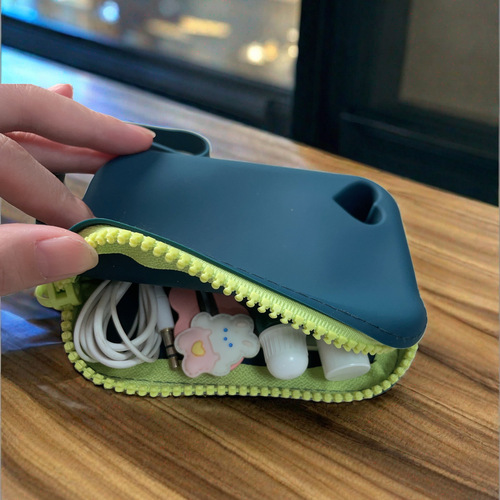 Silicone storage bag portable cute creative coin purse card holder key case data cable earphone bag silicone pet food bag