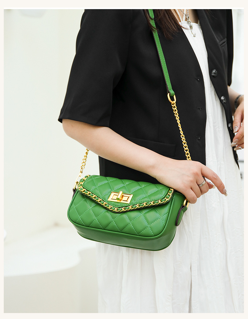 Women's Small Leather Solid Color Fashion Chain Square Zipper Crossbody Bag display picture 3