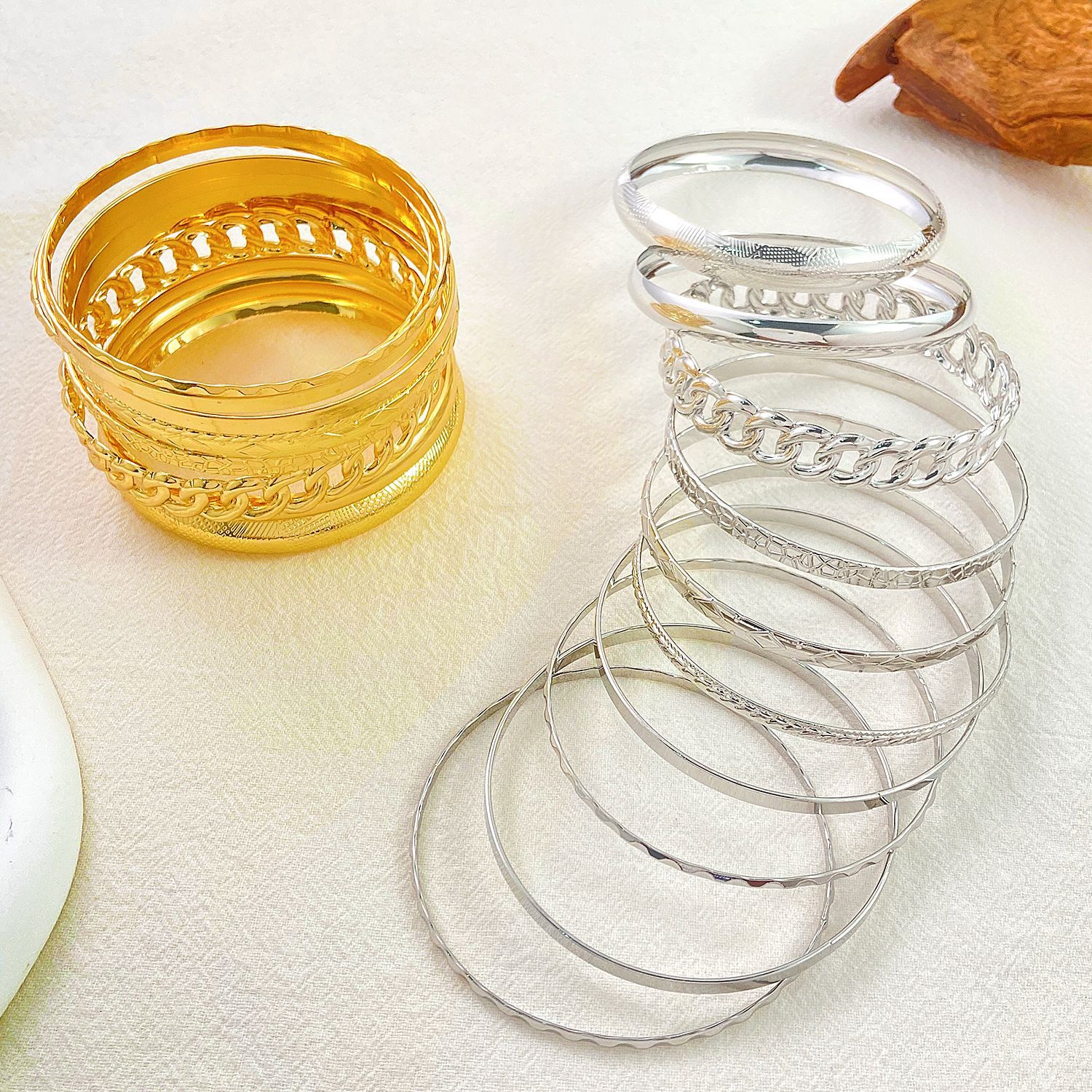 Europeo y americano transfronterizo retro personalizado exagerado amplia pulsera traje oro brillante irregular pulsera conjunto de nueve piezas