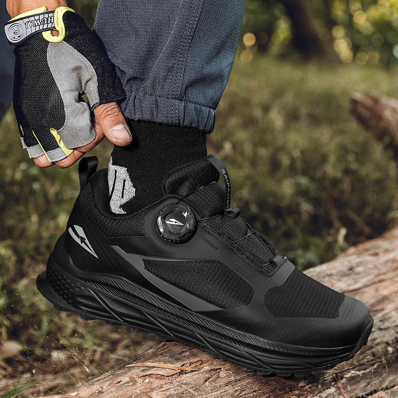 2025 nuevos zapatos de senderismo profesionales al aire libre para hombres y mujeres Quanzhou zapatos deportivos antideslizantes de senderismo transpirables de montaña zapatos de carrera de fondo