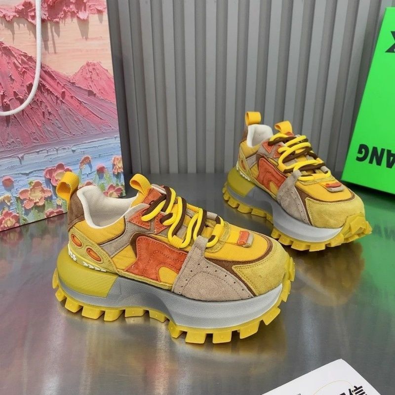 Estación europea Primavera 2025 Nuevos zapatos de aumento de color de plataforma de todo fósforo Zapatos de marea Forrest Gump Zapatos casuales de mujer Zapatos deportivos