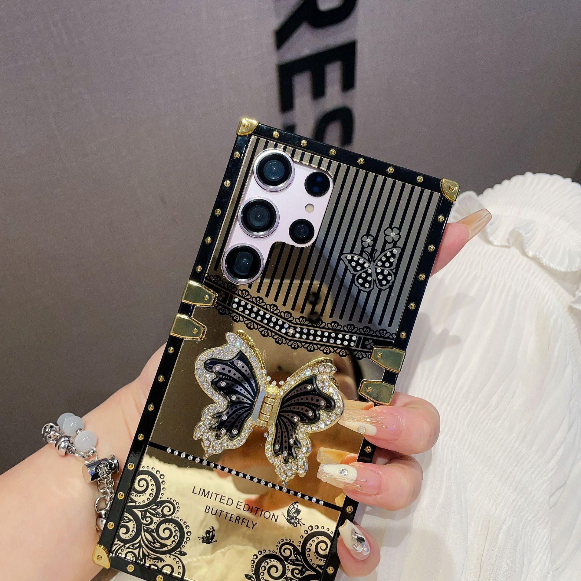 Adecuado para Samsung S24 mariposa diamante-incrustado soporte teléfono caso A73 maquillaje espejo pasarela cuadrado caso protector avanzado