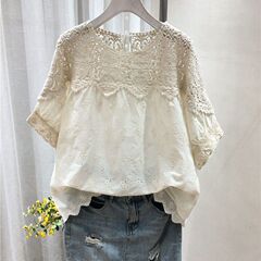 ゆったりしたシフォンのシャツはお腹を隠して女装します。
