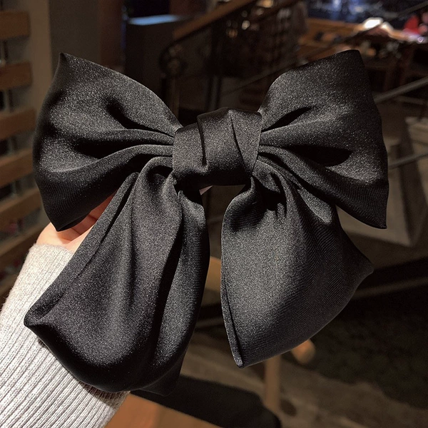 Black hairpin