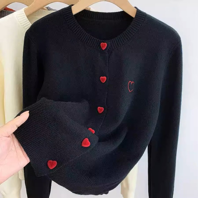 韓国の年齢を軽減する刺繍デザイン、シックなラブボタンショートカーディガン、秋冬の新しいスタイル、レイヤードインナージャケット|undefined