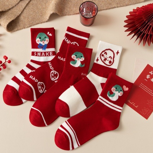 Medias de algodón rojo para parejas de hombres y mujeres, regalo de Año Nuevo, dibujos animados lindos 2025, medias rojas del año de la serpiente image 5