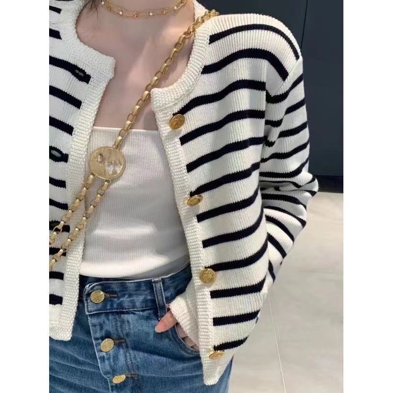 Gold Button Color-Block Striped Round Neck Chanel-Style Knitted Cardigan, Spring and Autumn French Short Style with Faux Pockets, Outerwear Sweater Jacket Gold Button Color-Block Striped Round Neck Chanel-Style Knitted Cardigan, Spring and Autumn French Short Style with Faux Pockets, Outerwear Sweater Jacket