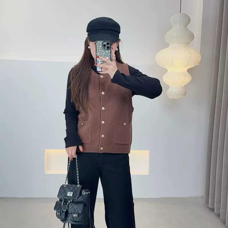 双天2025冬季新款大码女装胖妹妹时尚外排扣马甲针织背心F671