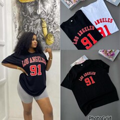 アメリカのレトロな高街の潮のブランドの黒い肩の半袖のtシャツの女性の夏のゆったりしている大衆のデザイン感の純綿の上着