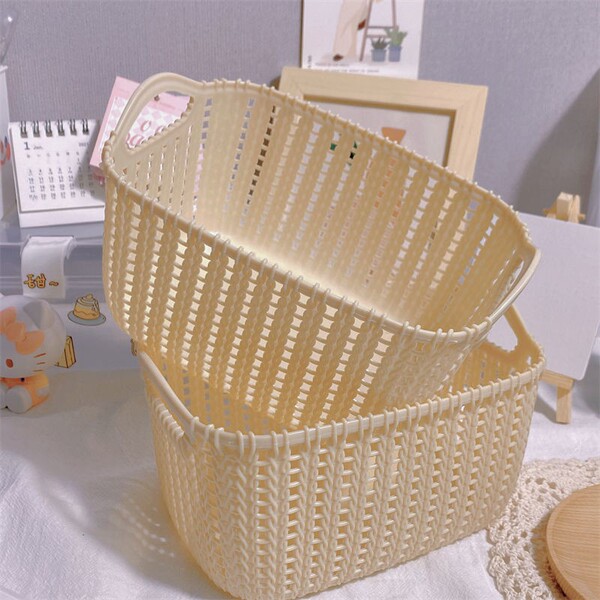 Straw storage basket