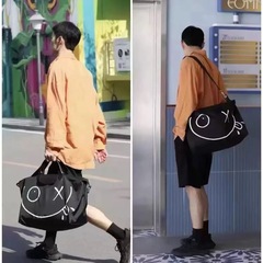新しい共同コラボレーション表現落書きナイロン餃子バッグユニセックスクロスボディトラベルバッグ大容量ハンドバッグ
