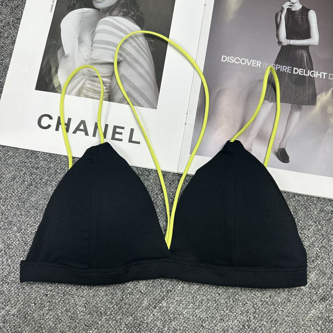 대비 컬러 블랙