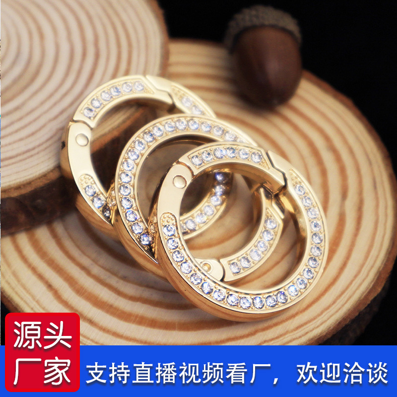 Car keychain accessories Diamond Spring ring key horseshoe buckle key ring pendant metal round buckle diamond wholesale Car keychain accessories Diamond Spring ring key horseshoe buckle key ring pendant metal round buckle diamond wholesale
