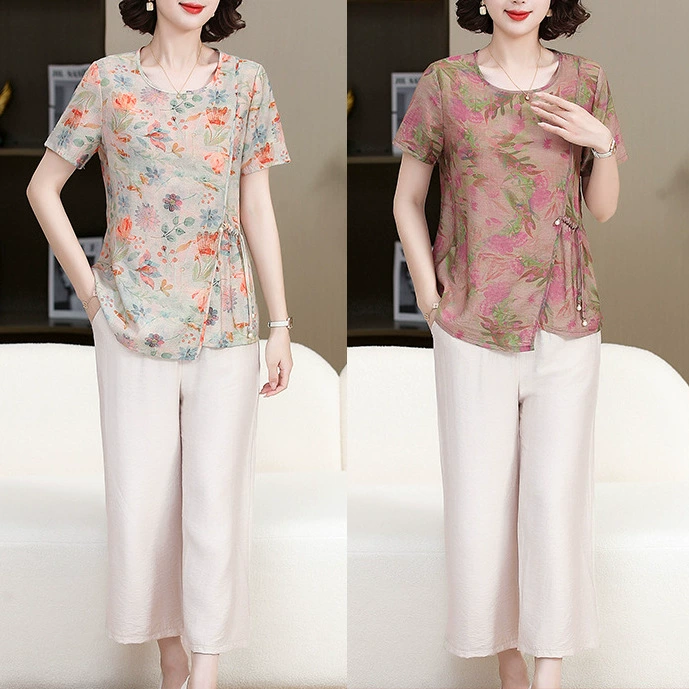 Костюм в западном стиле для мамы 2025, новый повседневный принтованный комплект с короткими рукавами для женщин среднего и старшего возраста, свободный и стройнящий двухсоставной набор.