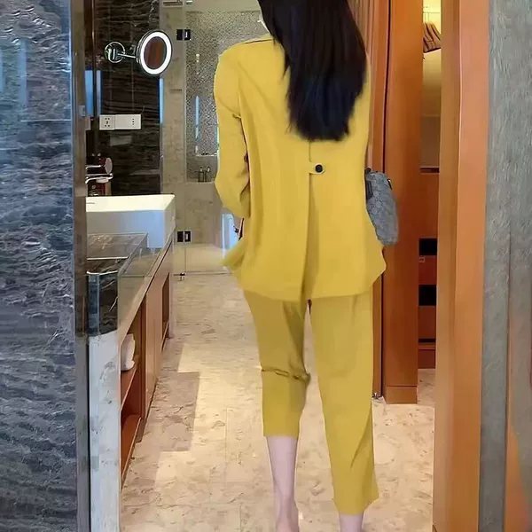 Yellow black trousers, lifting effect