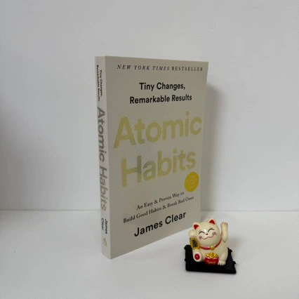 Атомные привычки Английская версия Atomic Habits Простой способ вырабатывать хорошие привычки и избавляться от плохих привычек