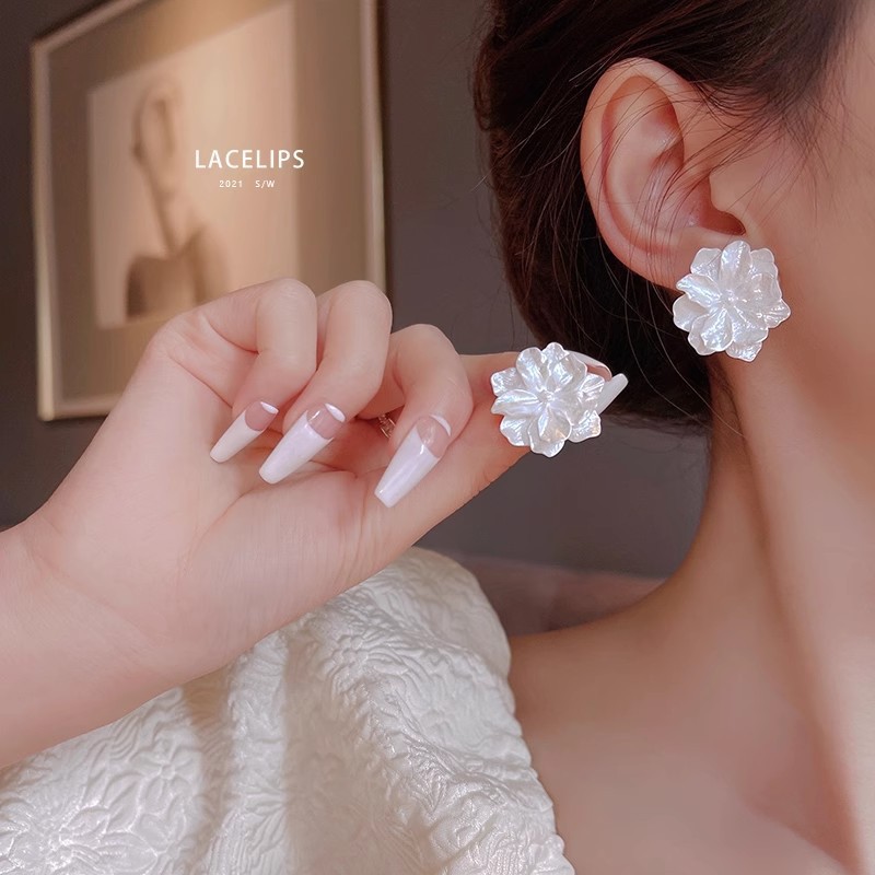 White flower earrings-A1421 white