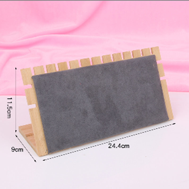 ��Լ��ľ������չʾ���鱦���ε��������Ҽ�չʾ���׹��Ʒ���м�