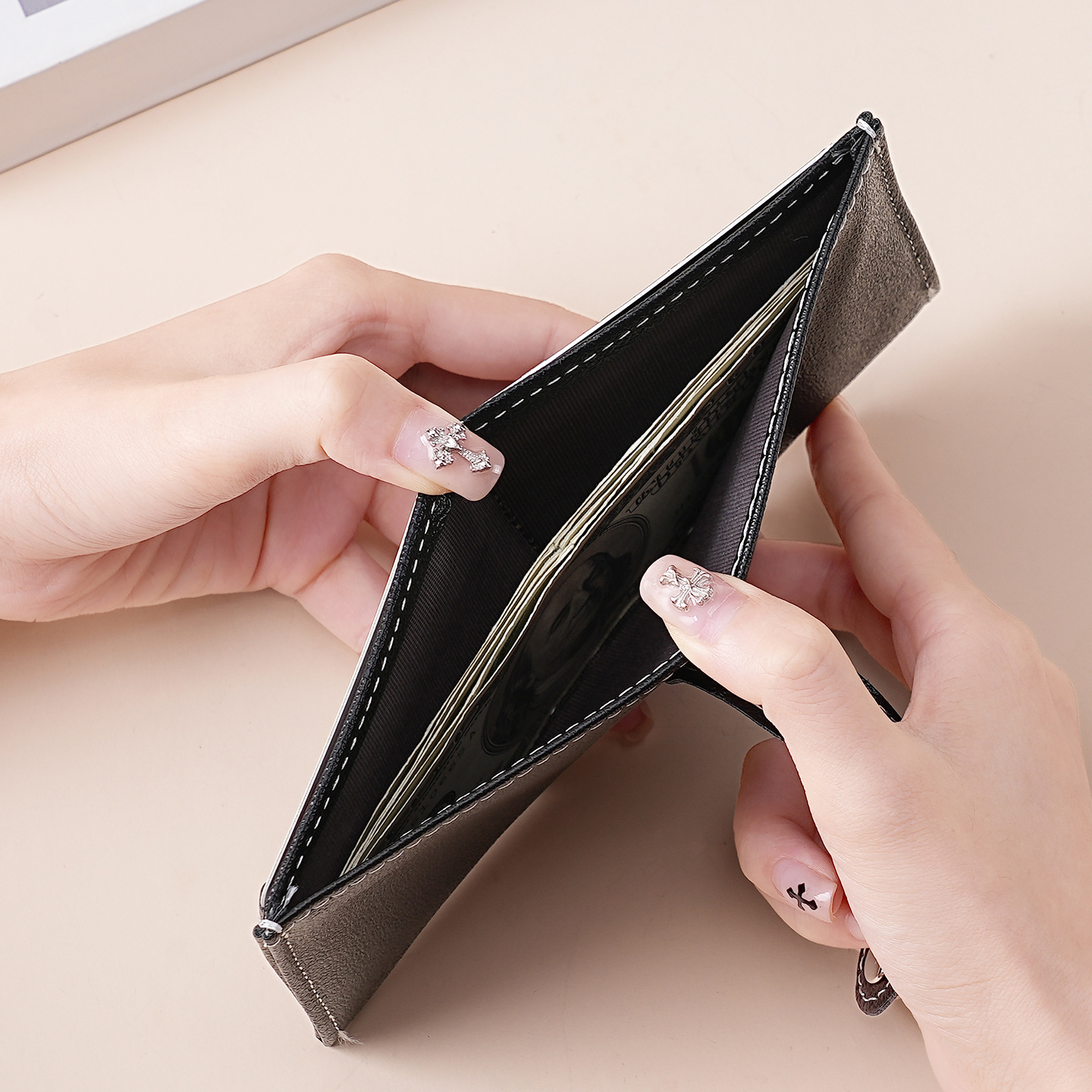 Transfronterizo para bolsas de tarjetas delgadas coreanas pequeñas y multifuncionales para hombres y mujeres exquisitos clipes de tarjetas de cuero PU cubierta de tarjetas mayorista