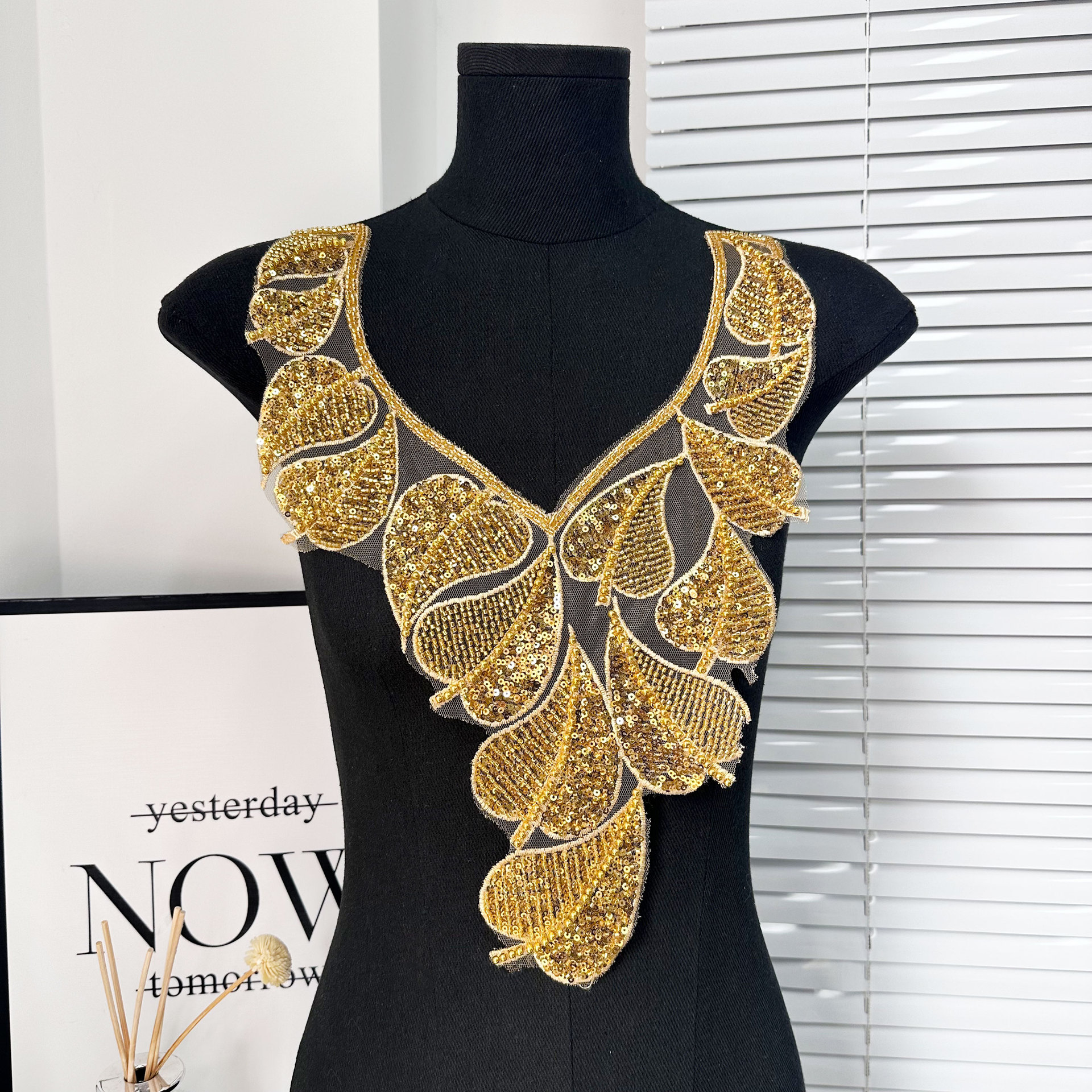 Nuevos productos explosivos dorados cuentas bordadas hojas de collar exagerado vestido de boda accesorios de comercio exterior venta caliente image 1