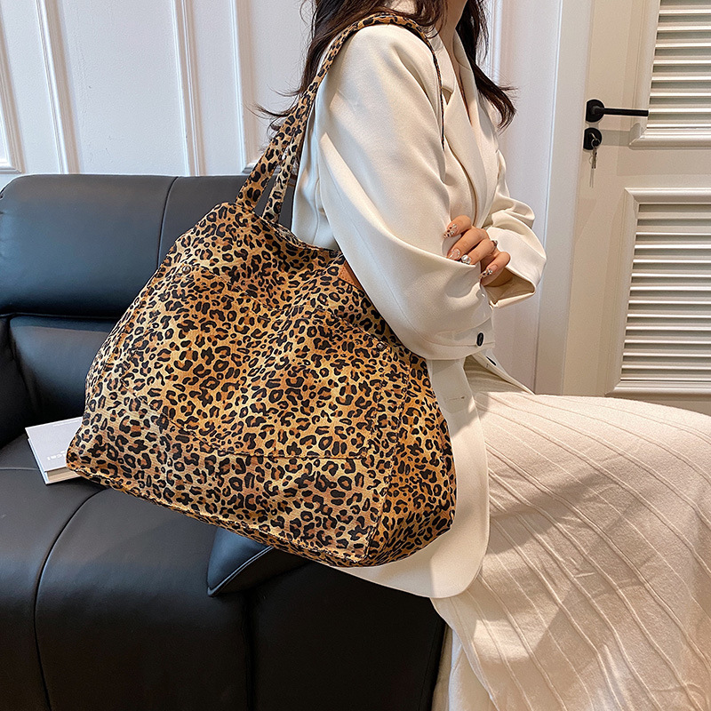 Bolsa de tela de leopardo, bolso de gran capacidad para mujeres 2024, nueva moda, bolso de viaje portátil, bolso de hombro para mamá.