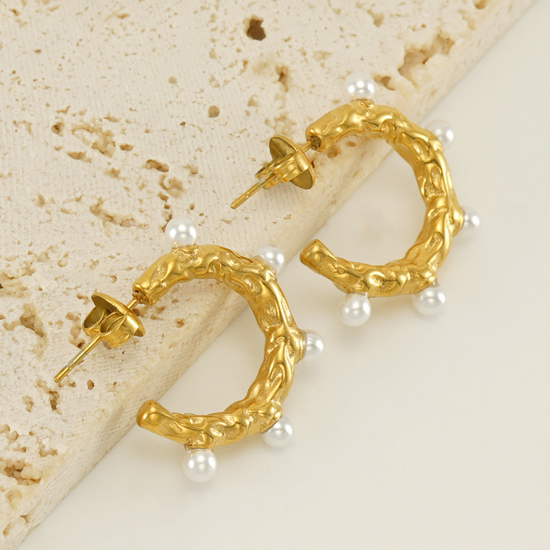 Cruz-frontera francesa moda nicho temperamento imitación perla pendientes niñas versátiles de lujo Pendientes chapados en oro pendientes de acero de titanio