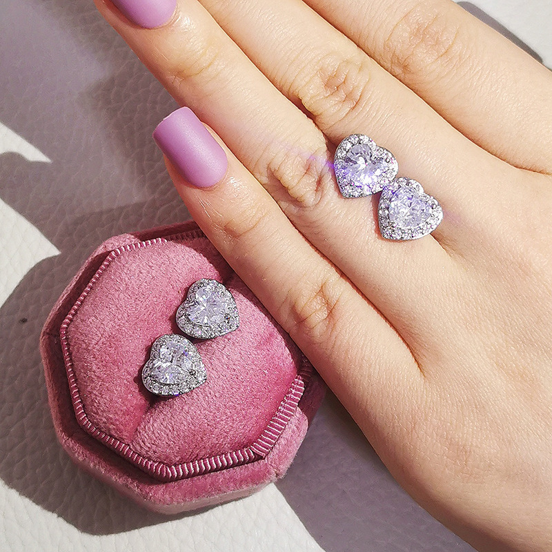 Fashion Heart Shape Copper Inlay Zircon Ear Studs 1 Piece