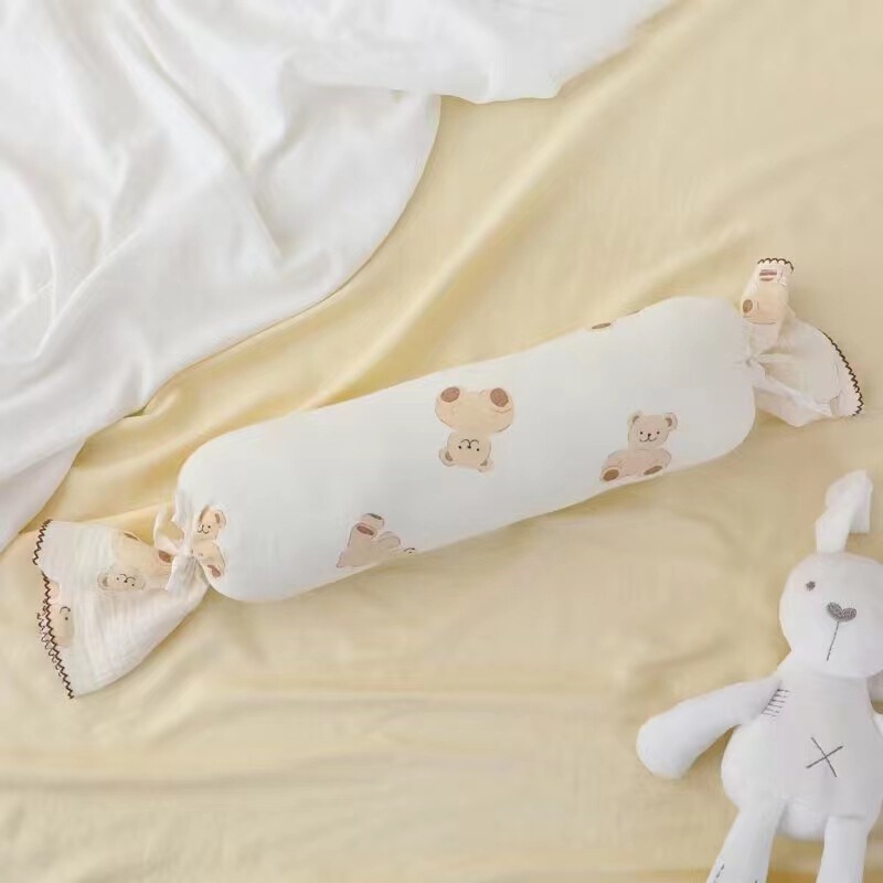 赤ちゃんは飴の枕をなだめます。乳幼児は横になって、乳を吐くのを防ぎます。|undefined