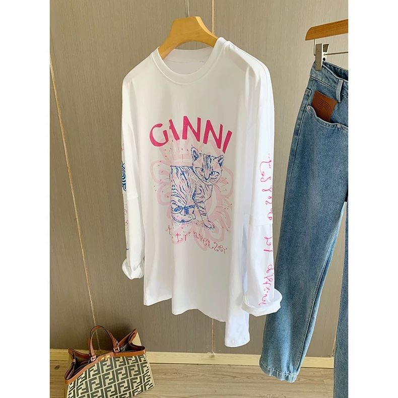 綿の高級感の猫のアルファベットの落書きのプリントの白い長袖のtシャツの女性の早秋のゆったりしていることが見えます。|undefined