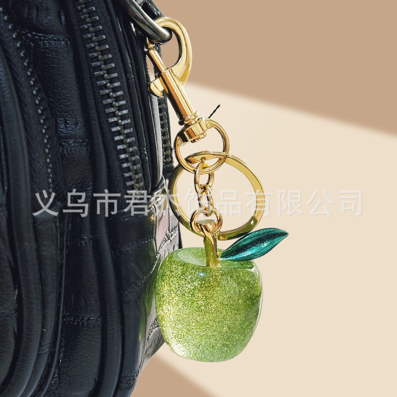 さくらんぼのキーホルダーアクセサリーのバッグのストラップがおしゃれで美しい水晶樹脂車センチ車のキーホルダーの女性