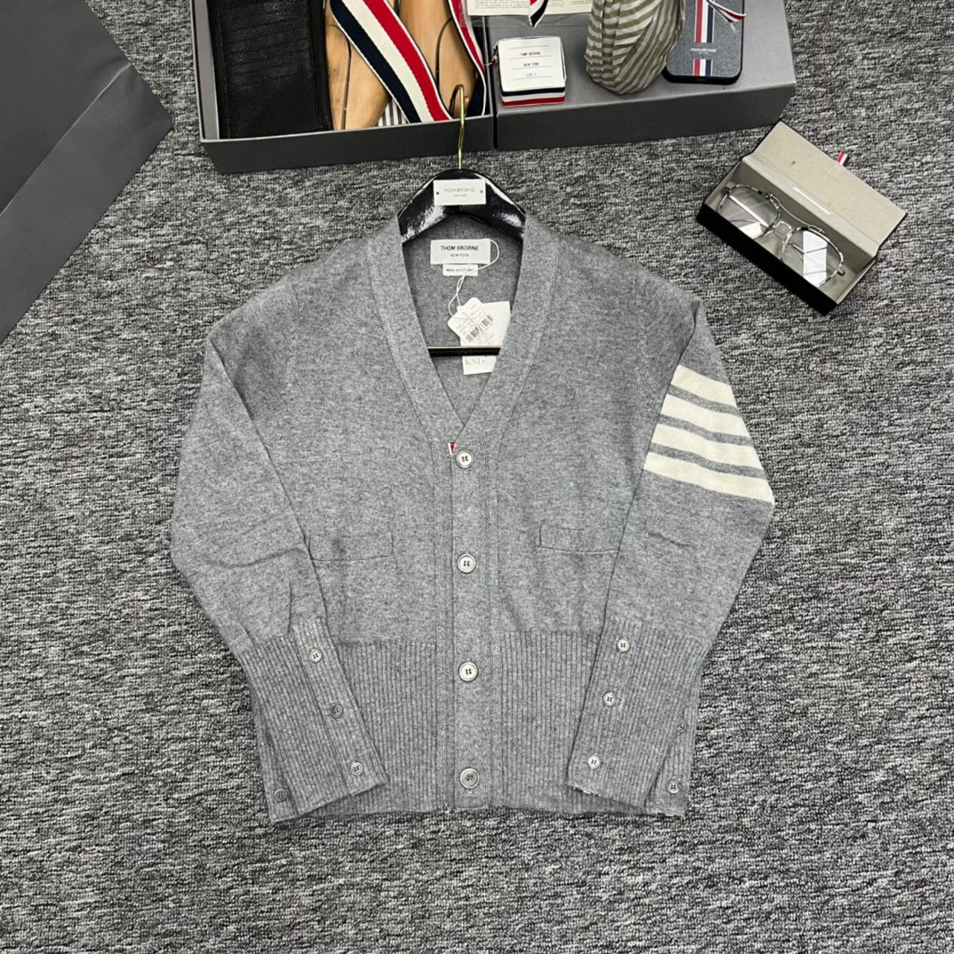 Classic Versatile Four-Stripe Cardigan for Men and Women Couple V Neck Wool Knitwear Knitwear Jacket Elegant