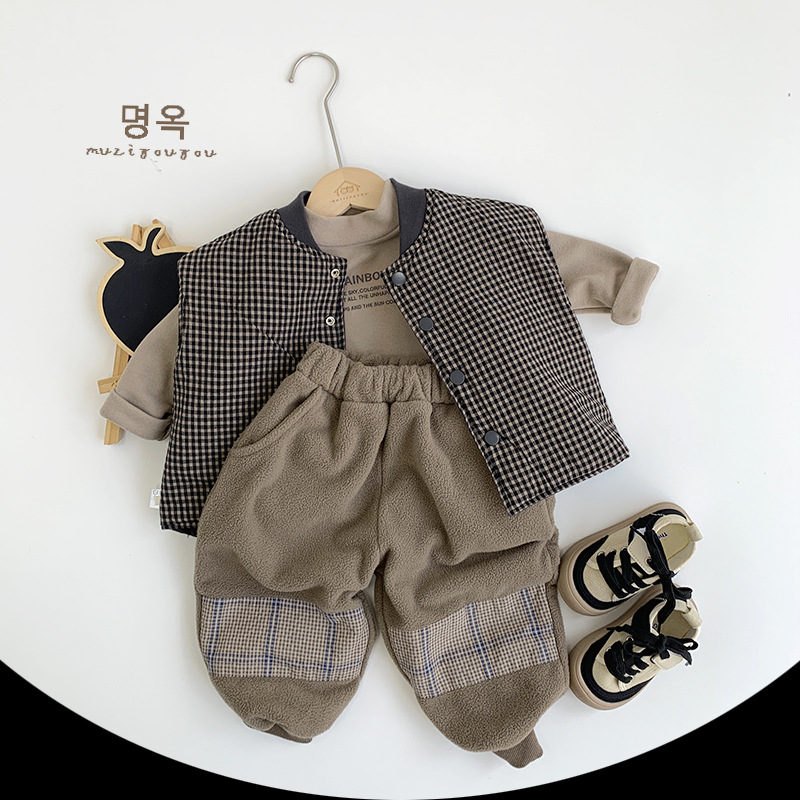 Ju es bueno para combinar con la camisa de fondo de terciopelo para niños y niñas. Invierno nuevo estilo para niños.