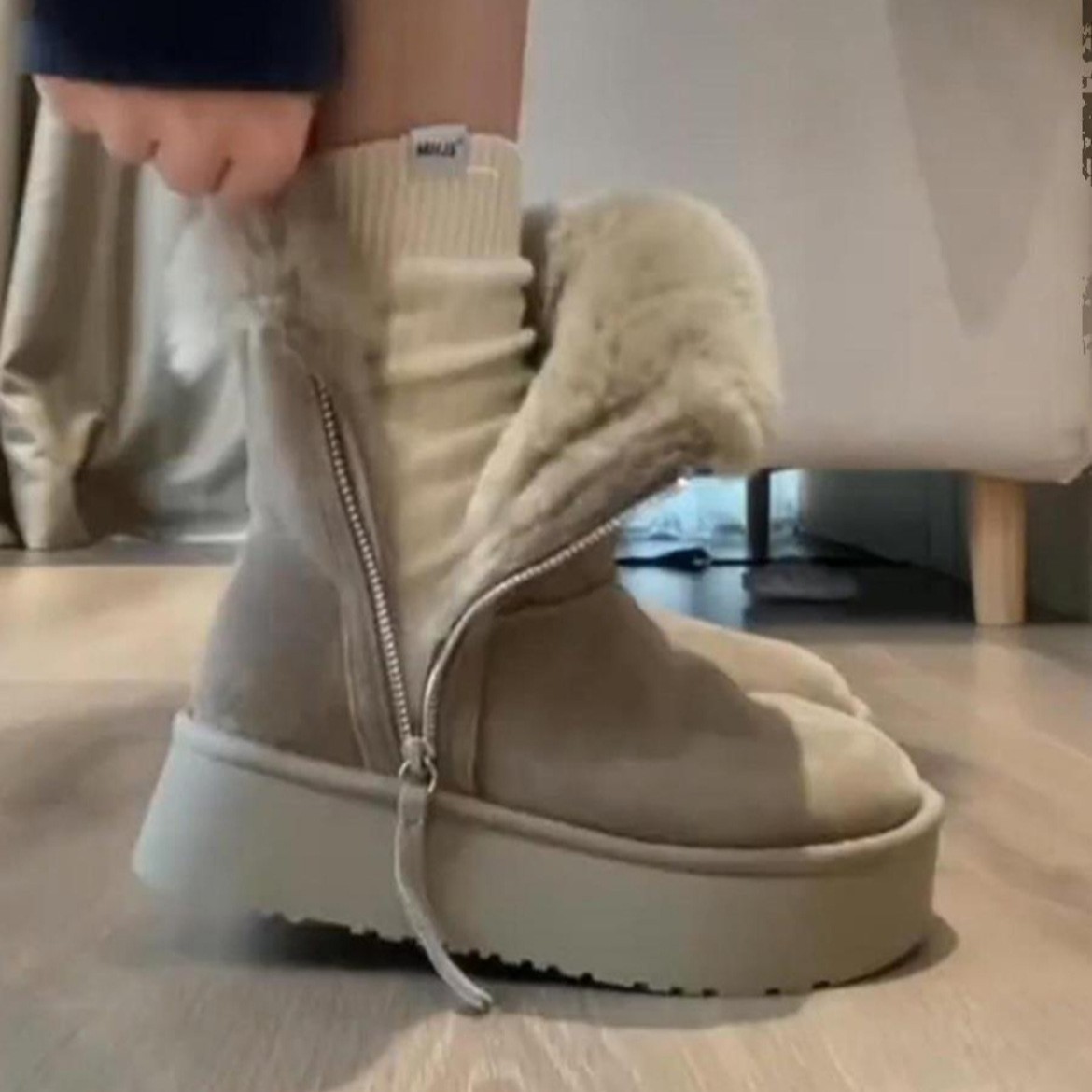 Moda versátil flip antifrío zapatos de algodón para mujeres 2024 otoño y invierno nuevo antideslizante alto calentamiento de lana botas de algodón del noreste