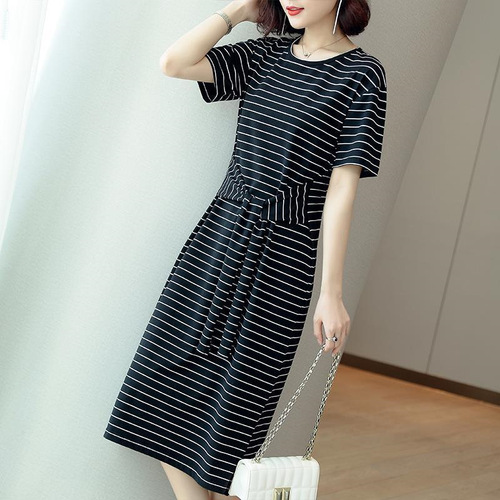 Summer 2025 New Elegant Striped Dress for Women, Medium Long Length, Strap Over-the-Knee, Ins Fashionable and Slimming T-shirt Skirt