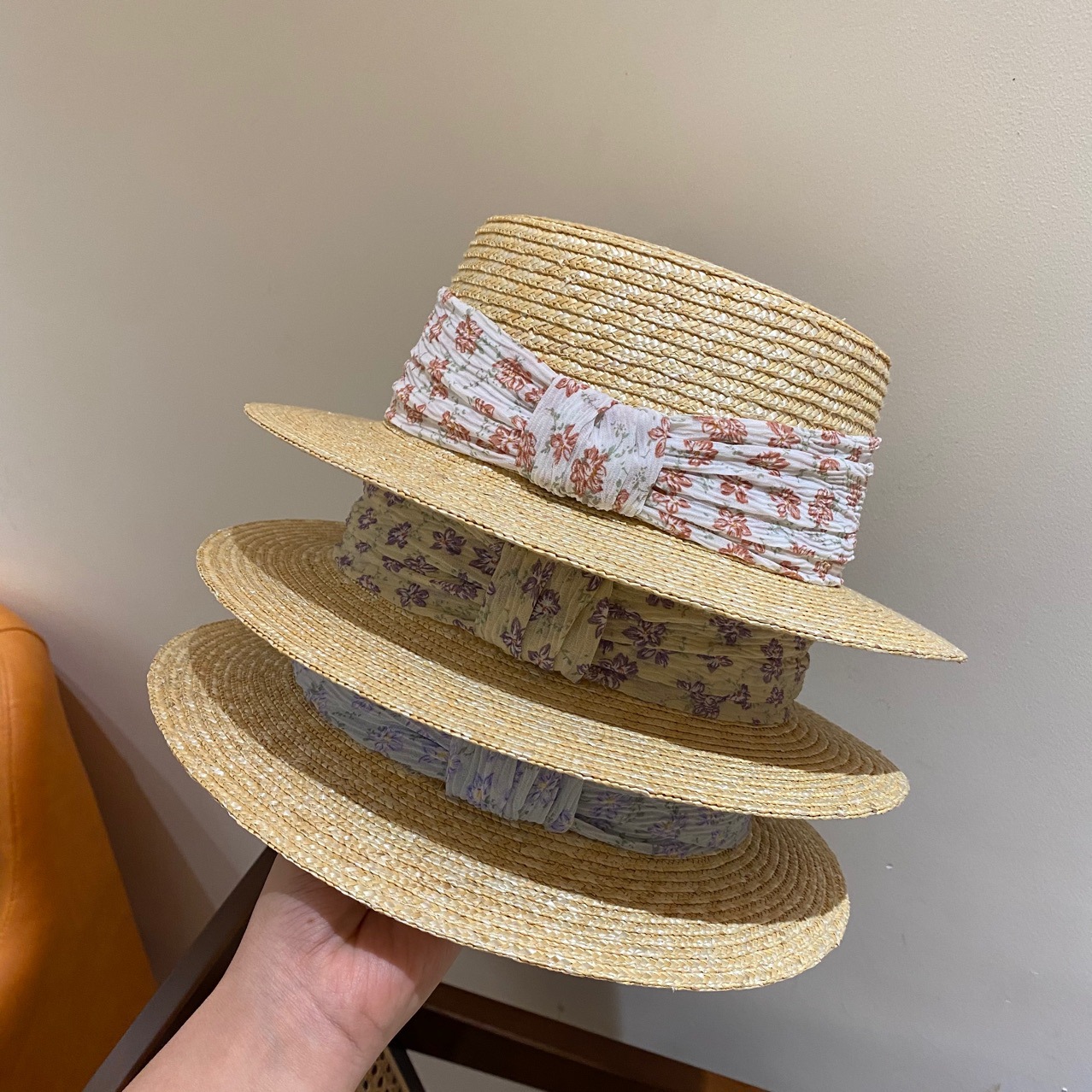 Wheat-straw Hat Flat Top Small-brim Floral Summer Sun Hat Women's Vacation Hat display picture 1