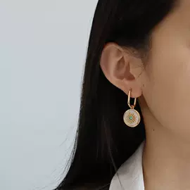 项链;耳环;耳钉