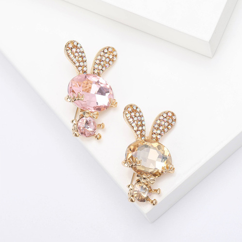 Korean-style cute crystal glass rabbit brooch, fashionable water drill animal pin accessory, anti-slip fastener decoration