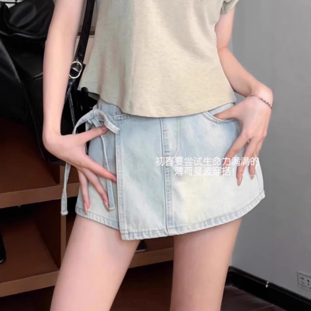 여름 높은 허리 다리 쇼 데님 반바지 여성 2025 새로운 가짜 투피스 나이 감소 스트랩 디자인 가슴 바지 스커트