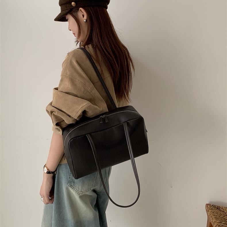 Top Grain Sheepskin Bowling Bag For Women, Versatile Commuter Boston Handbag, Large Capacity Shoulder Tote Pillow Bag - Thumbnail 2